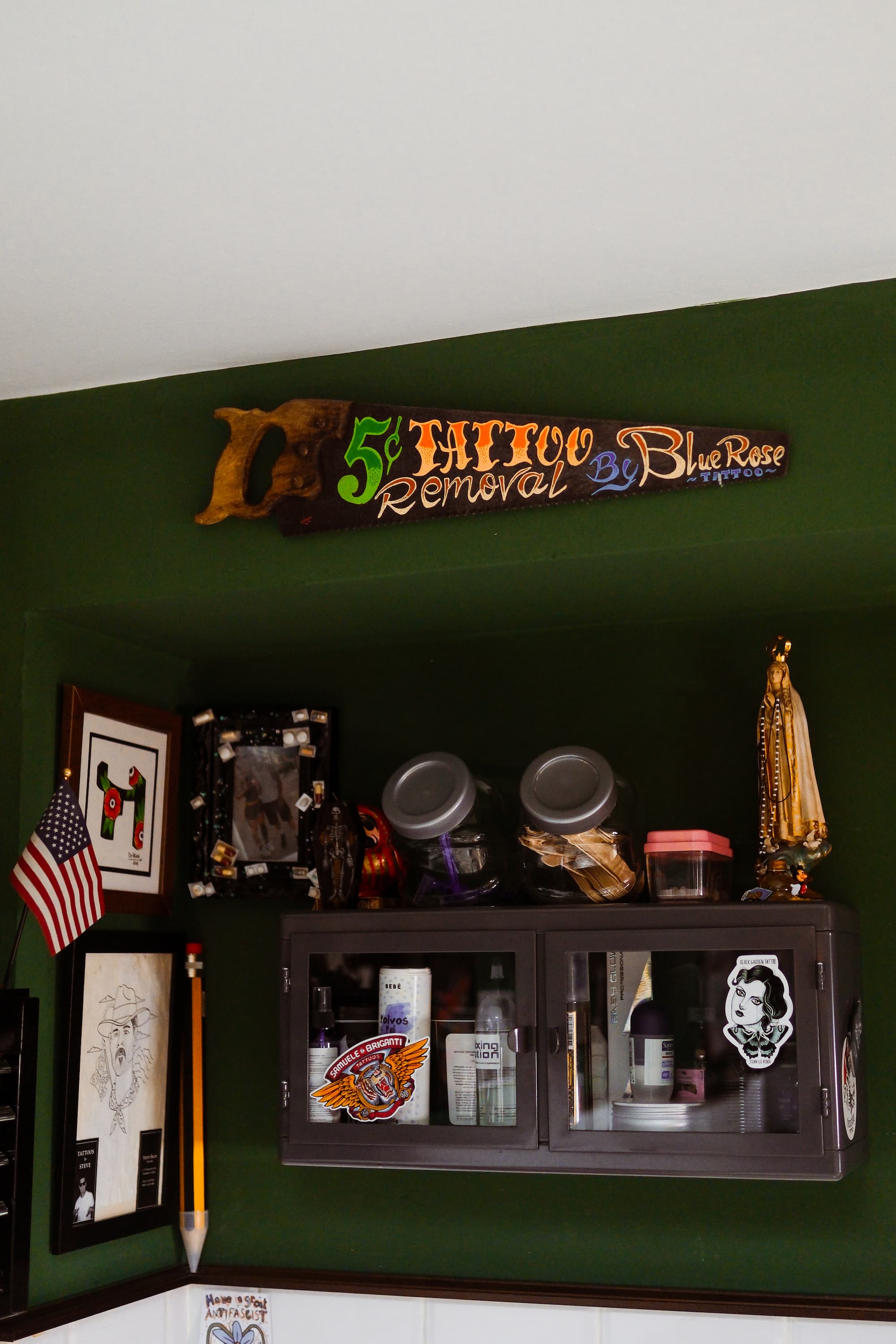 Blue Rose Tattoo · Estudio