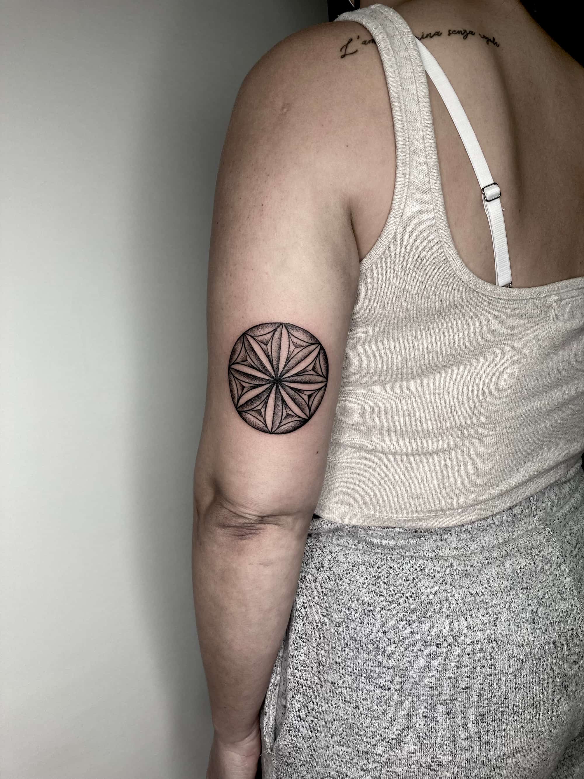 Tatuaje geométrico 1