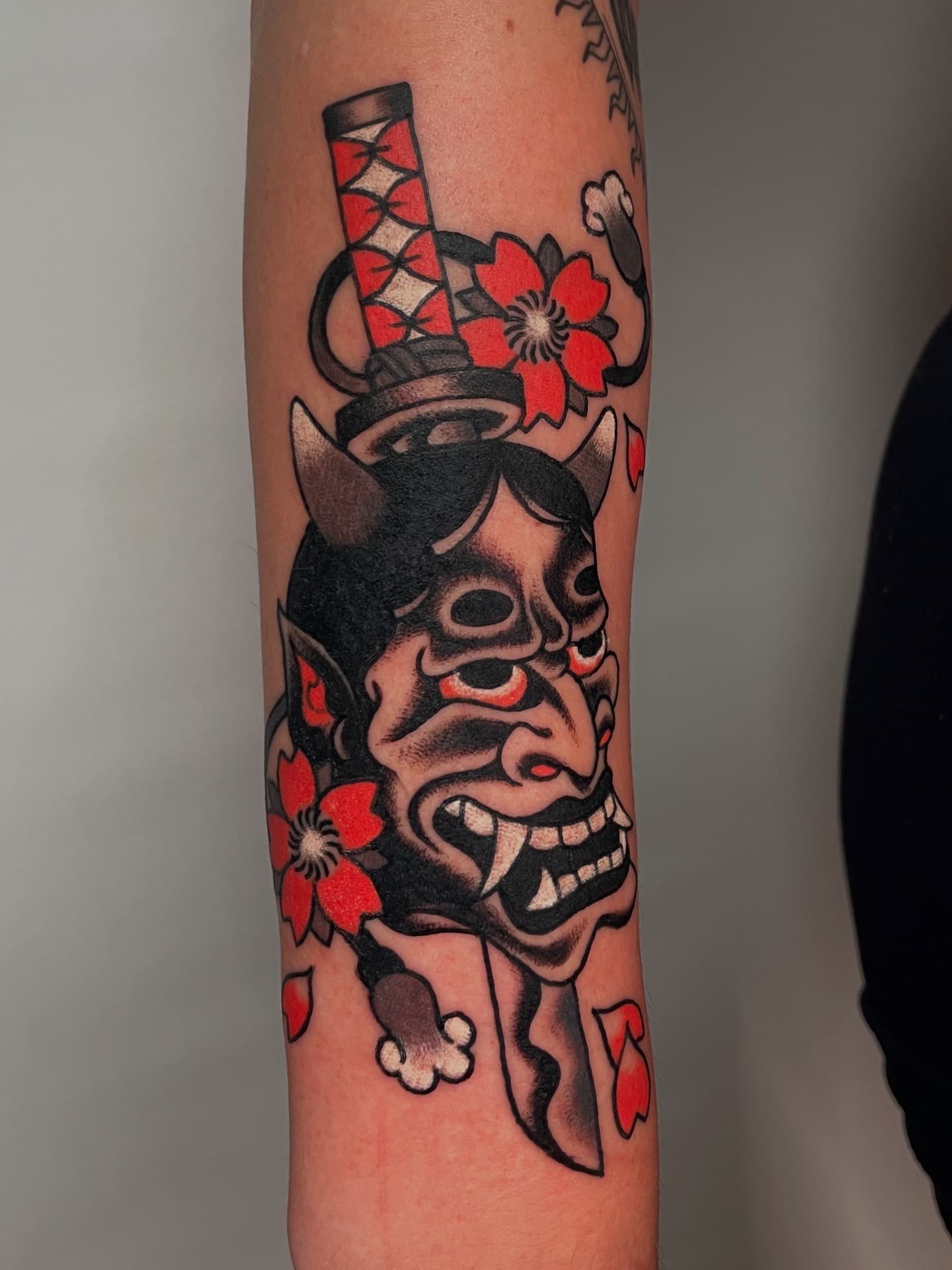 Lara Schild tatuaje 10